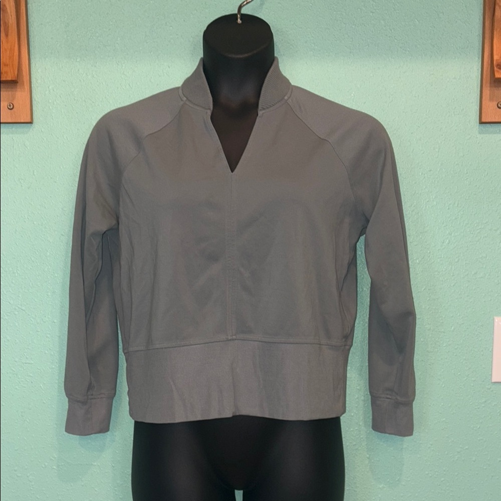 Athleta Slate long sleeve sweatshirt. Women’s large.  Great condition.